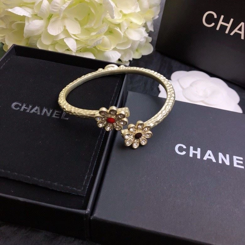 Effortless Chanel Bracelets 223243