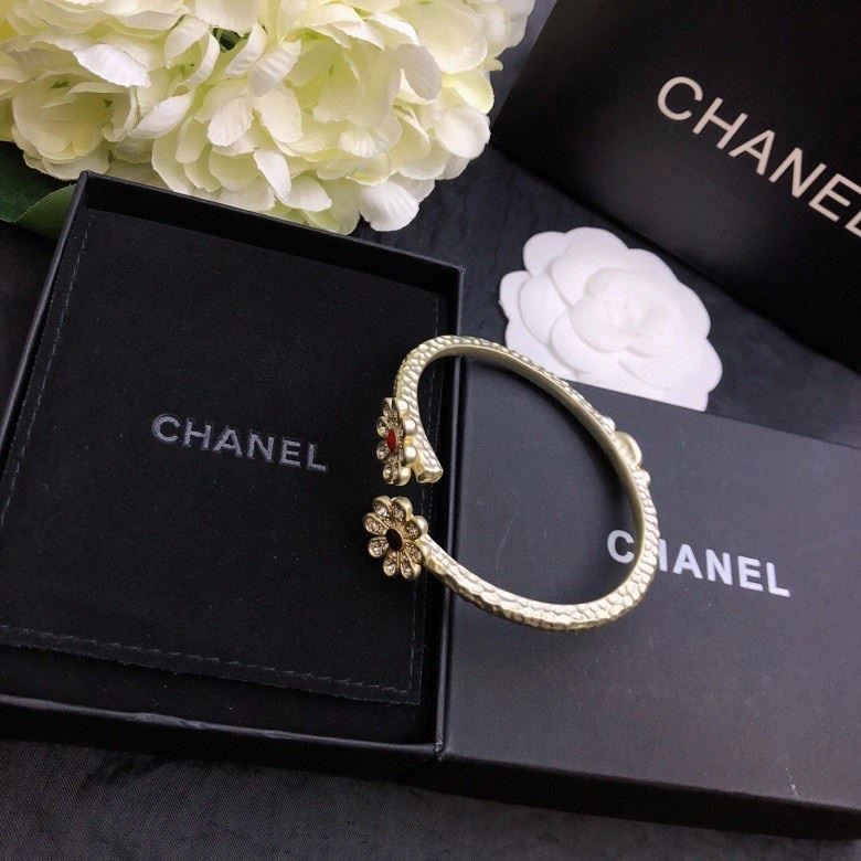 Effortless Chanel Bracelets 223243