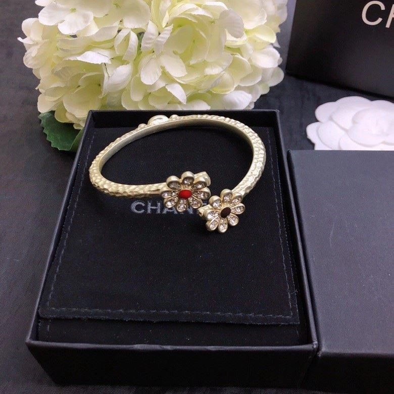 Effortless Chanel Bracelets 223243