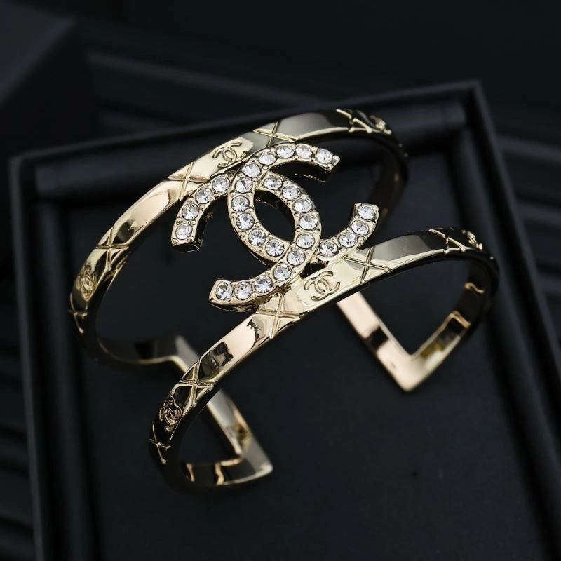 Comfortable Chanel Bracelets 221971