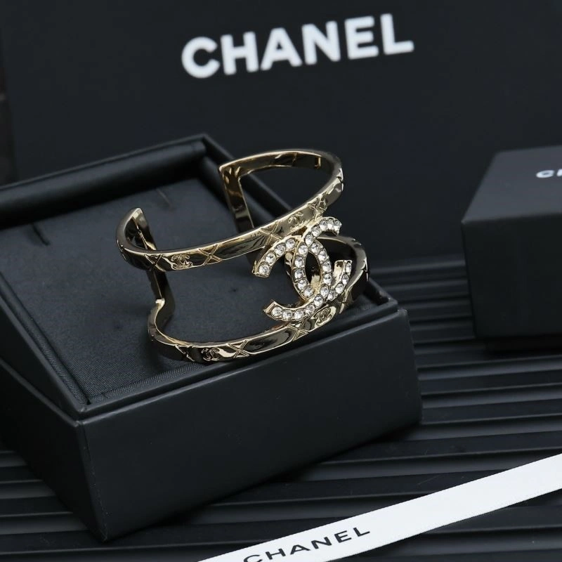 Comfortable Chanel Bracelets 221971