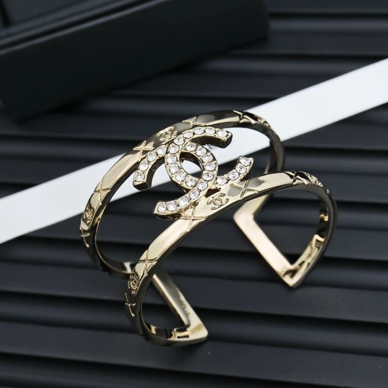 Comfortable Chanel Bracelets 221971
