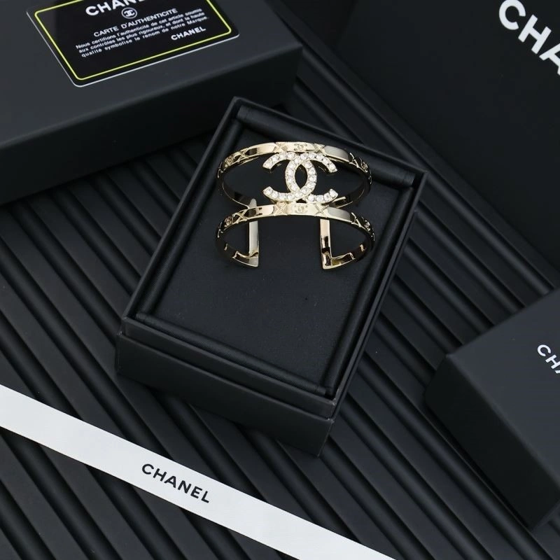 Comfortable Chanel Bracelets 221971