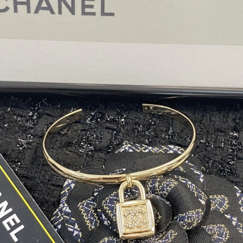 Chanel Bracelets ZipUp 220482