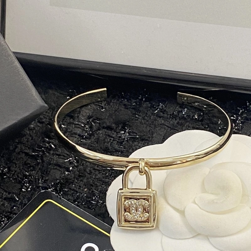 Chanel Bracelets ZipUp 220482