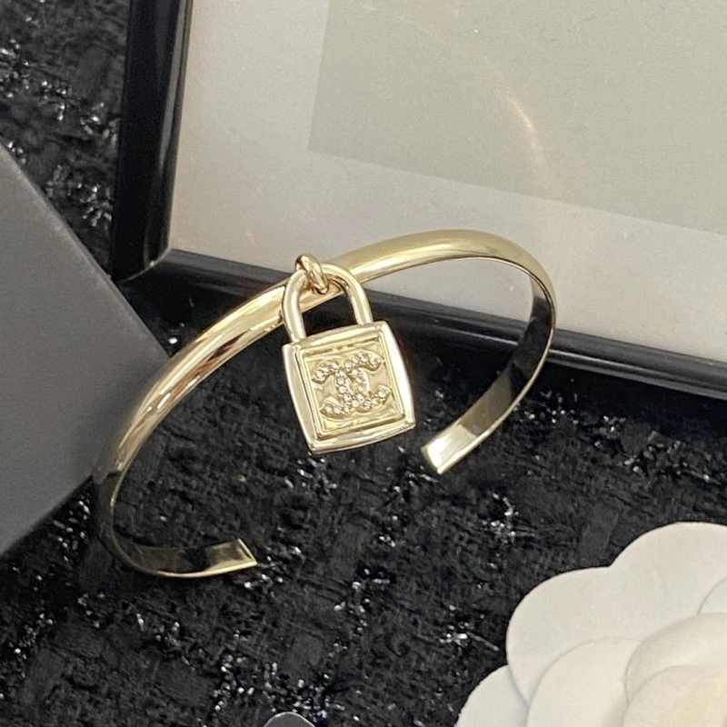 Chanel Bracelets ZipUp 220482