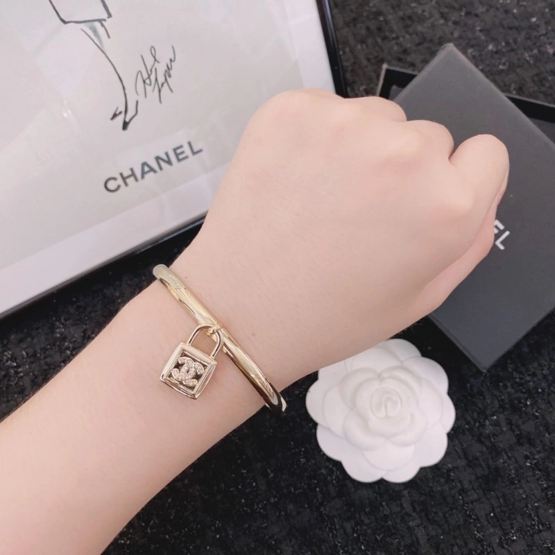 Chanel Bracelets ZipUp 220482