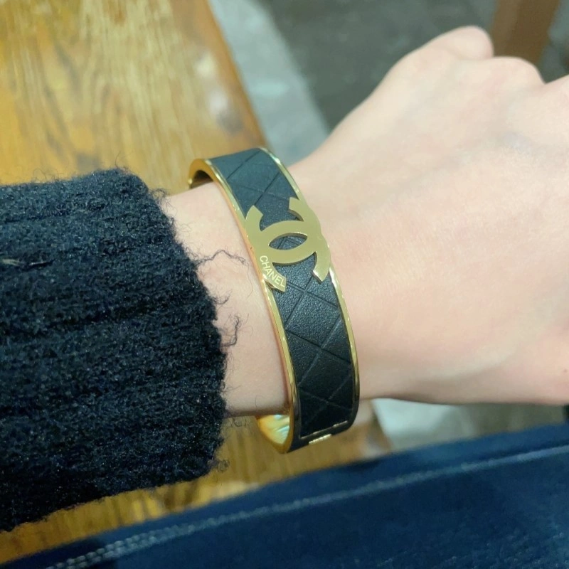 Resilient Chanel Bracelets 220455