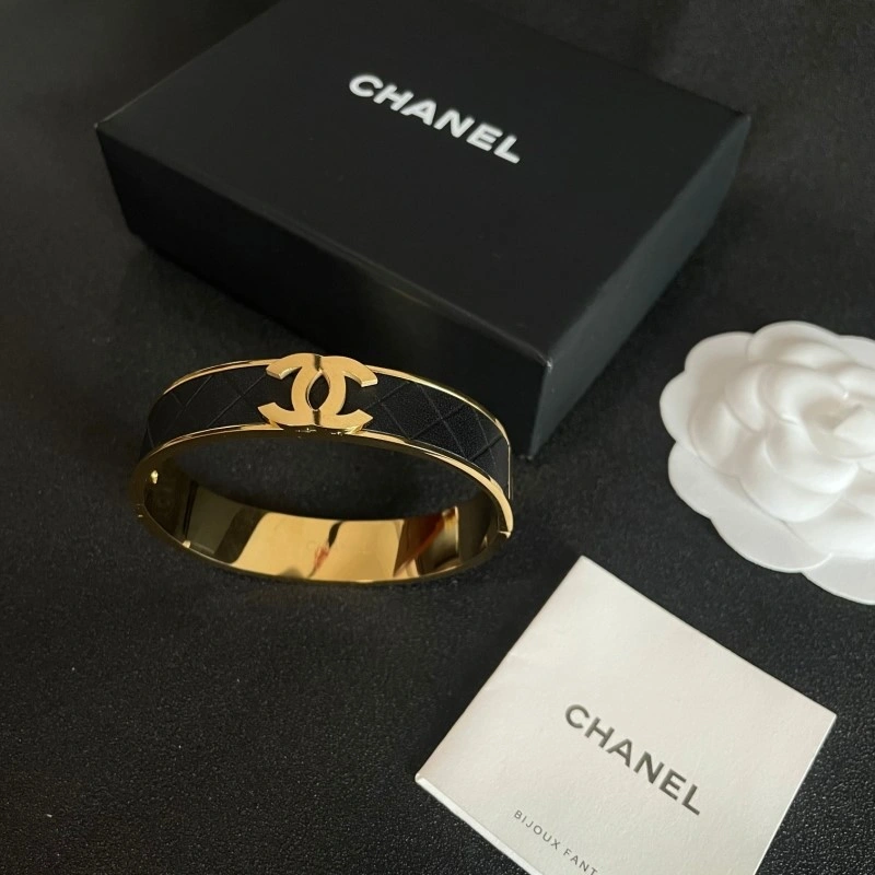 Resilient Chanel Bracelets 220455