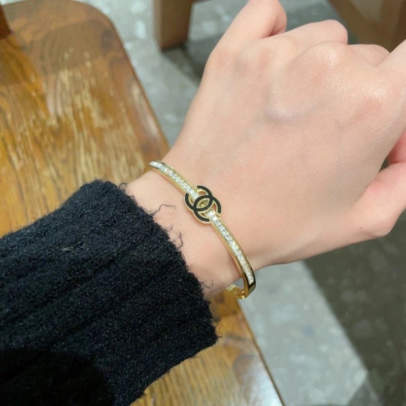 Efficient Chanel Bracelets 220454