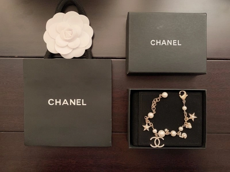 Unisex Chanel Bracelets 220448