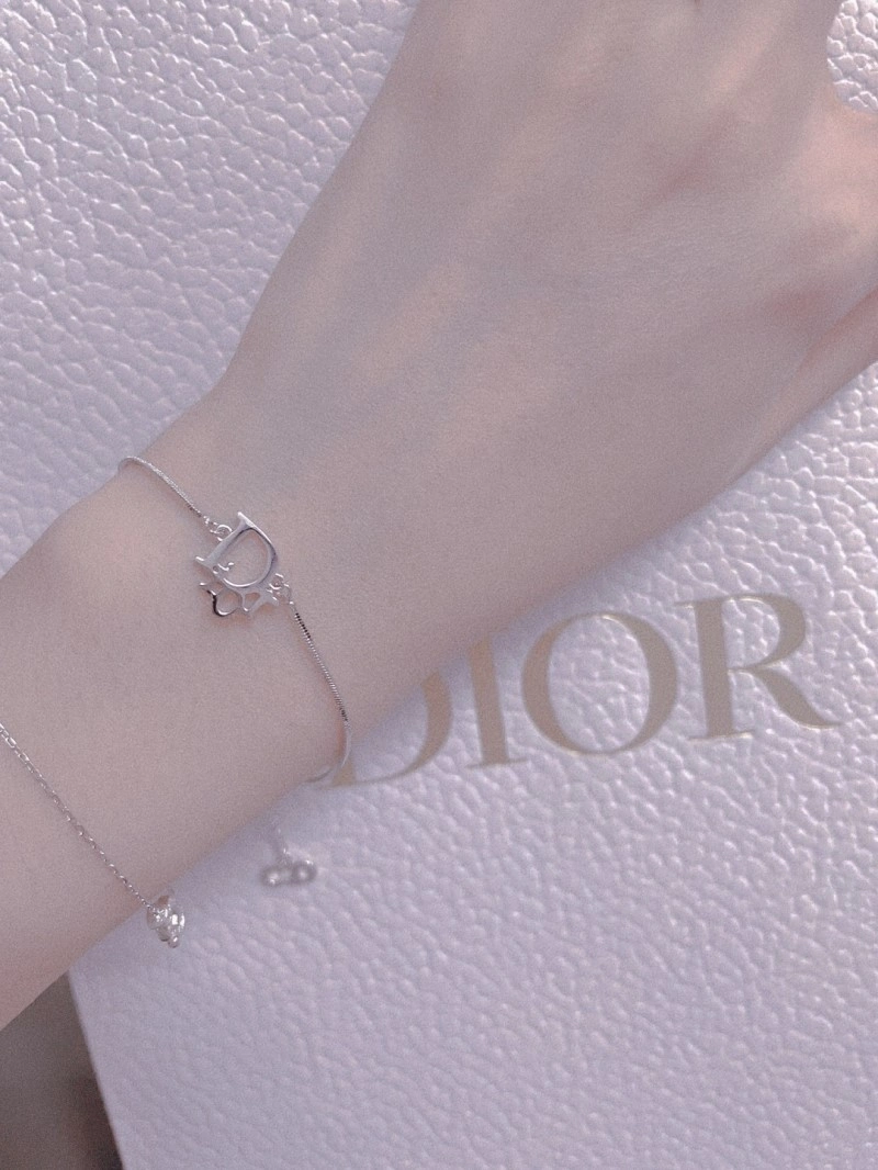 Original Chanel Bracelets 220425