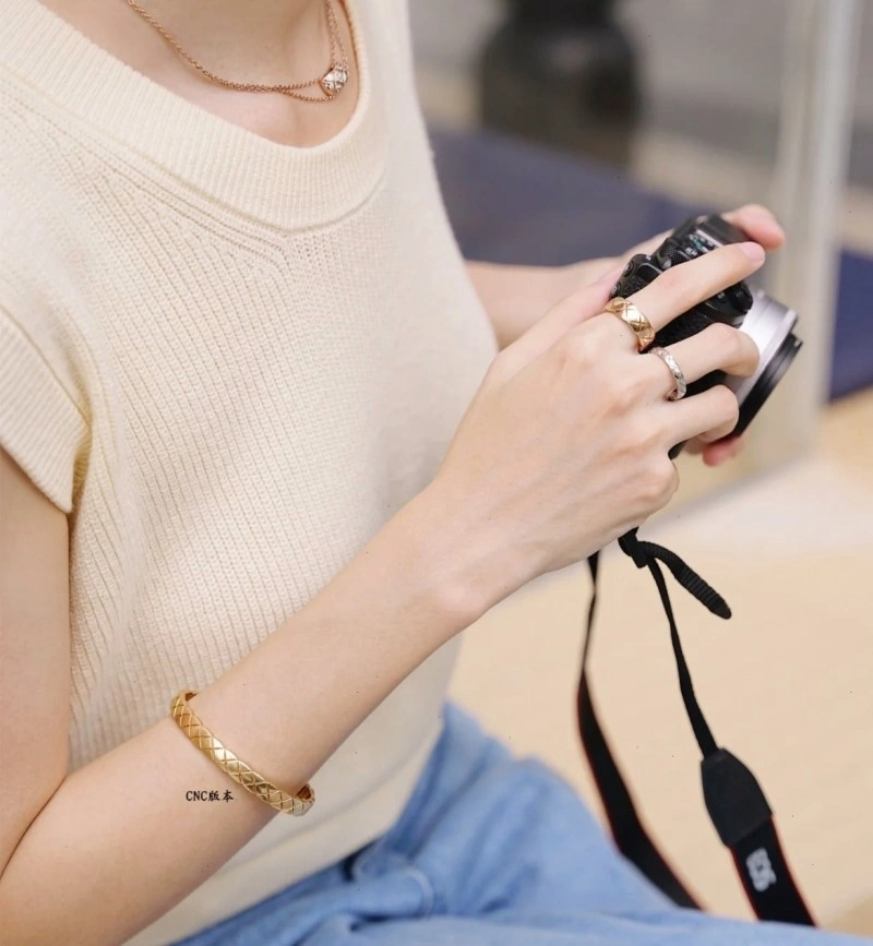 Chanel Bracelets Versatile 220434