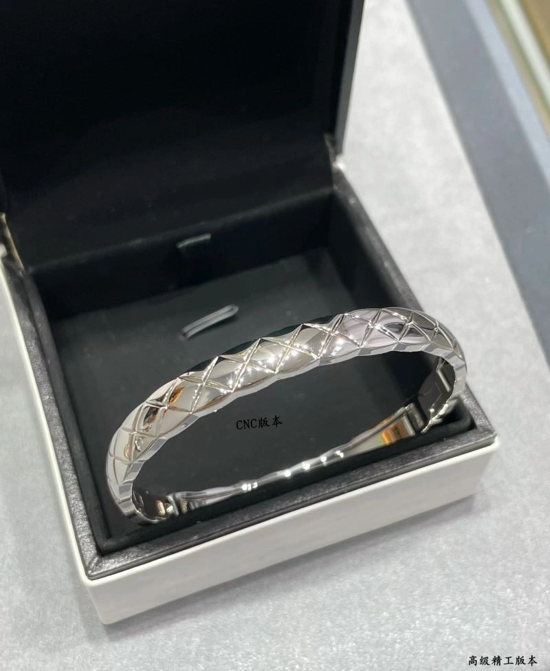 Chanel Bracelets Versatile 220434