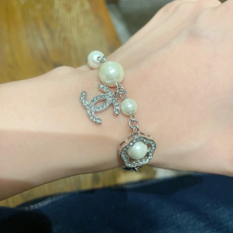 Comfortable Chanel Bracelets 220404