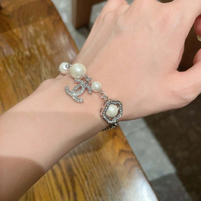 Comfortable Chanel Bracelets 220404