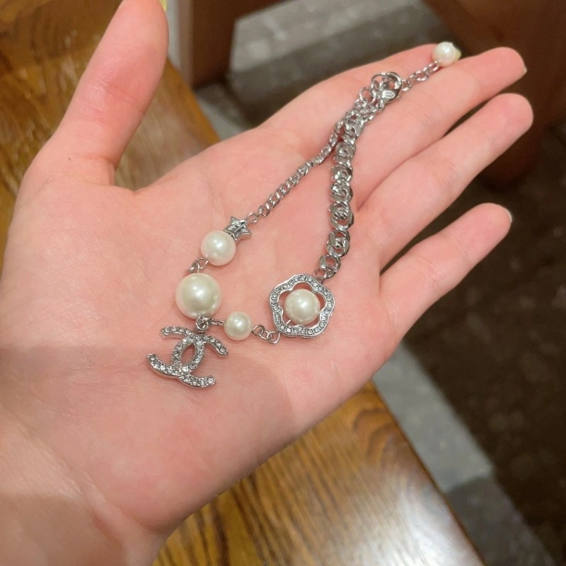 Comfortable Chanel Bracelets 220404
