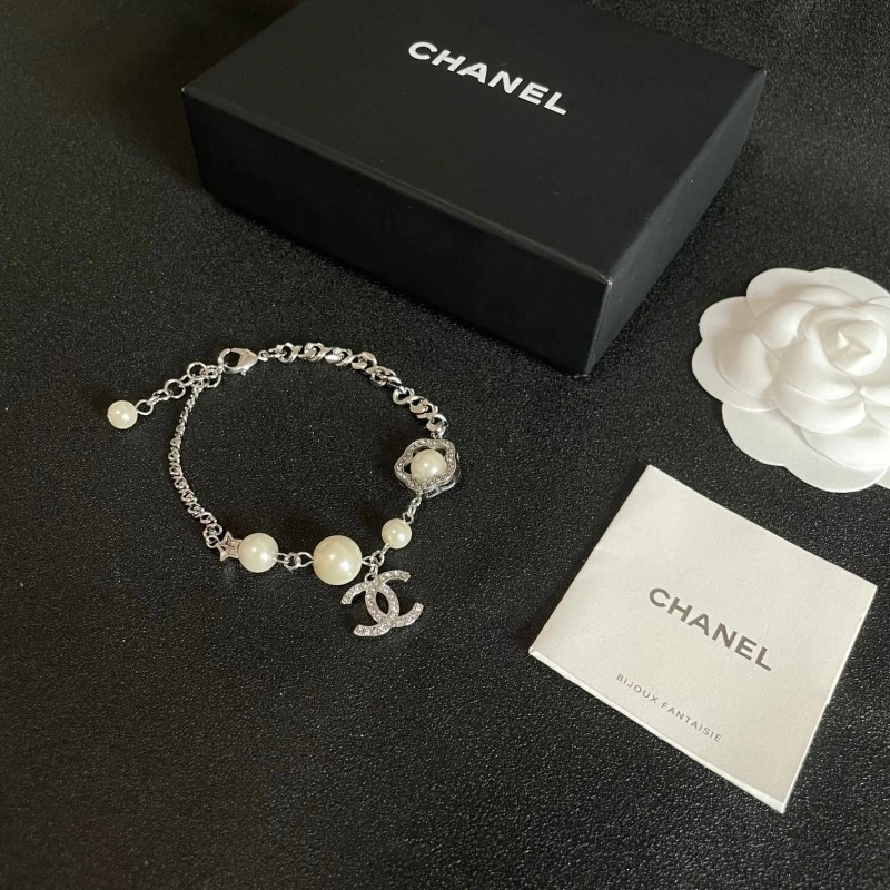 Comfortable Chanel Bracelets 220404