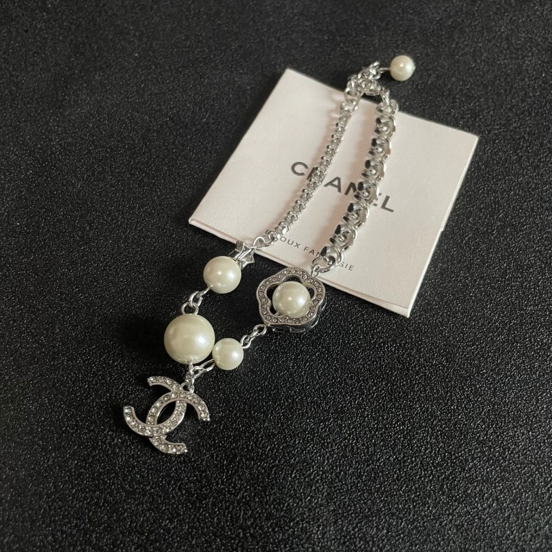 Comfortable Chanel Bracelets 220404