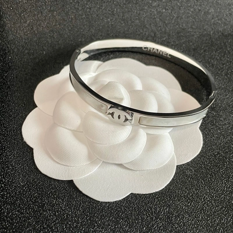 Resilient Chanel Bracelets 220396