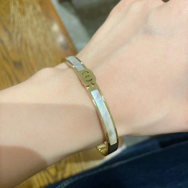 Durable Chanel Bracelets 220400