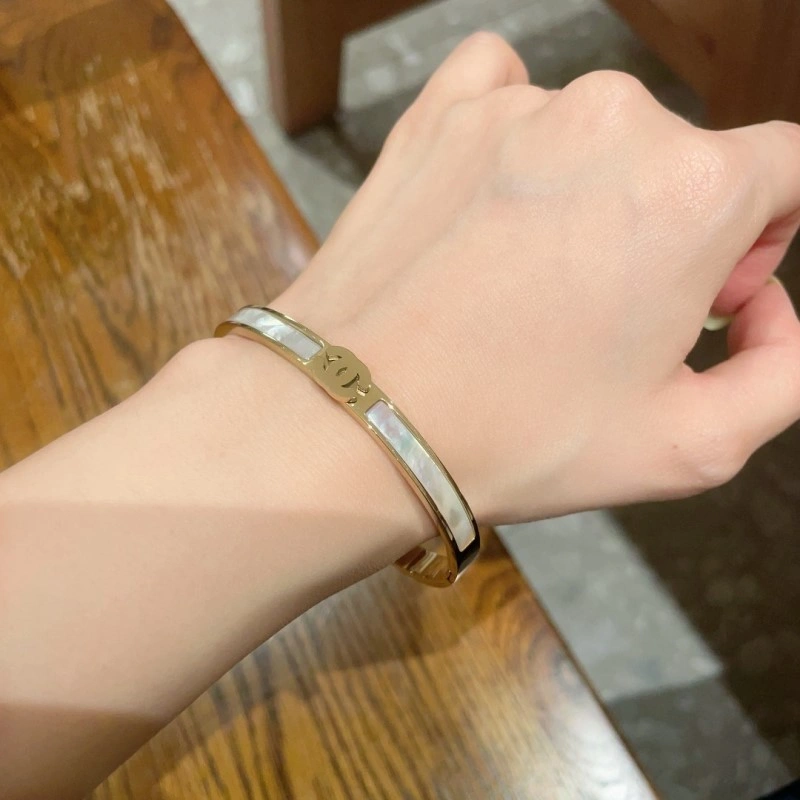 Durable Chanel Bracelets 220400