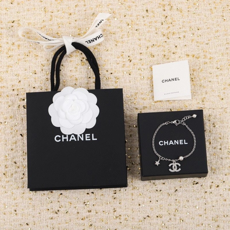 Chanel Bracelets Versatile 220390