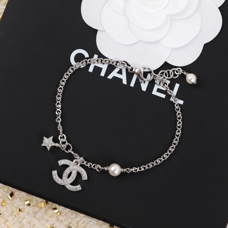 Chanel Bracelets Versatile 220390