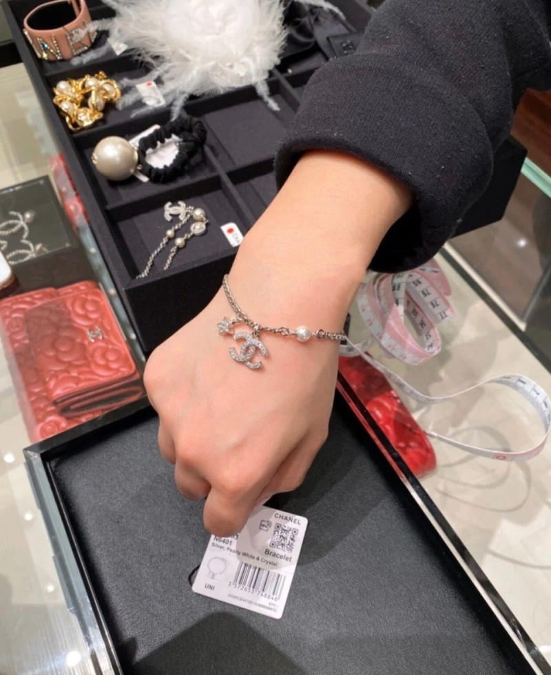 Chanel Bracelets Versatile 220390