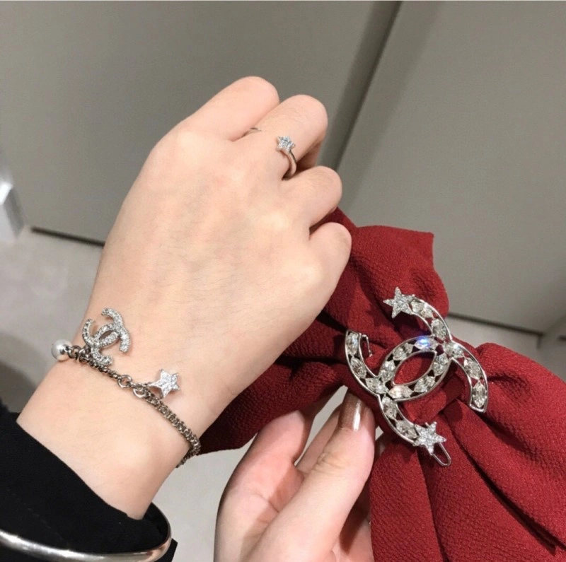Chanel Bracelets Versatile 220390