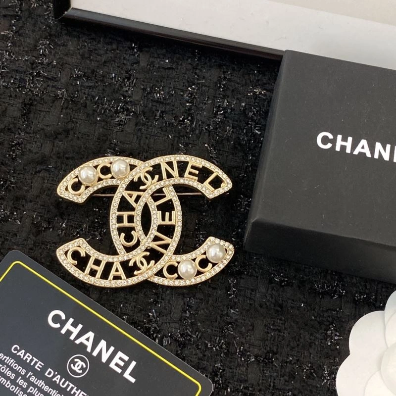 Compact Chanel Brooches 231419