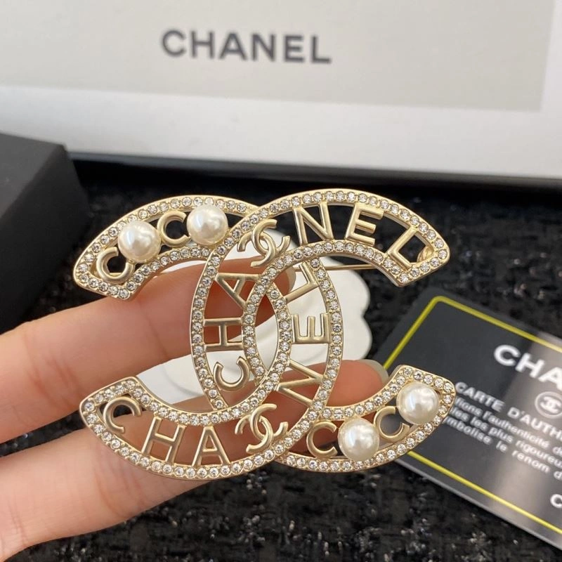 Compact Chanel Brooches 231419
