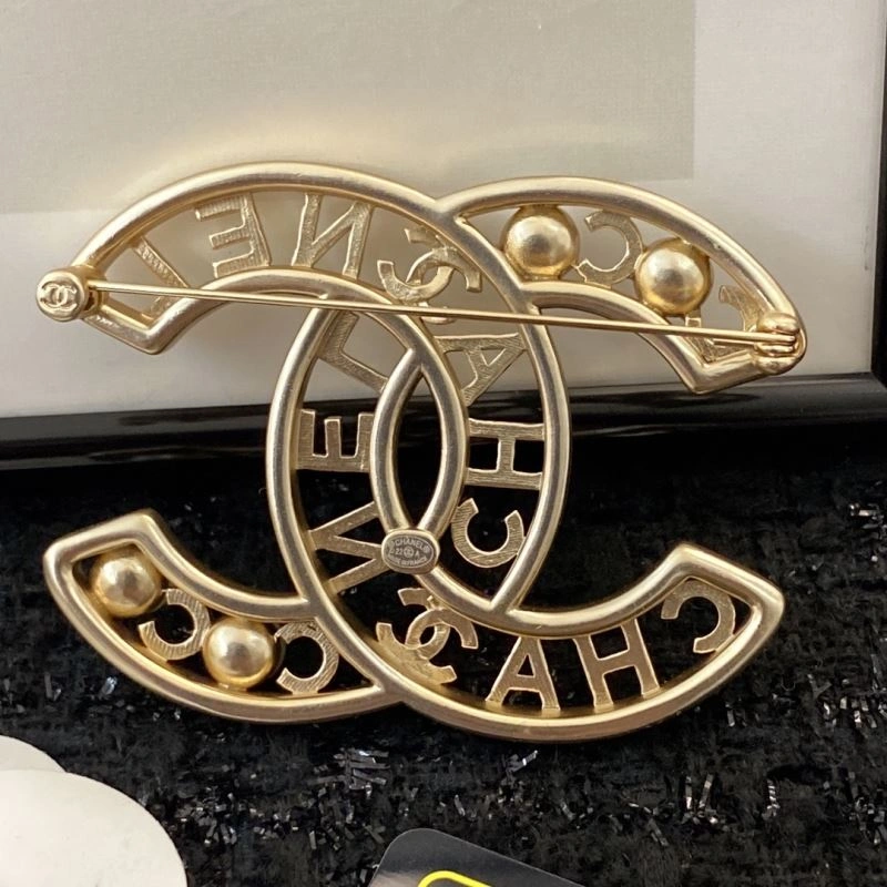 Compact Chanel Brooches 231419