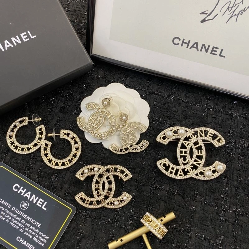 Compact Chanel Brooches 231419