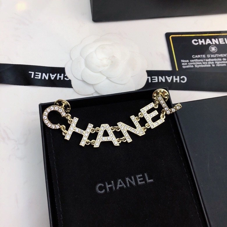 Premium Chanel Brooches 231387