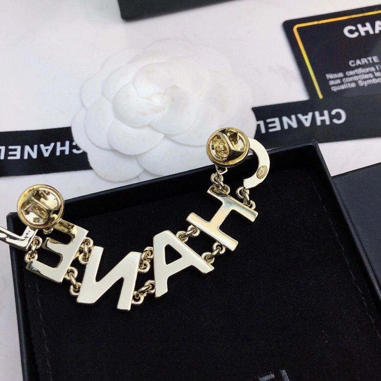 Premium Chanel Brooches 231387