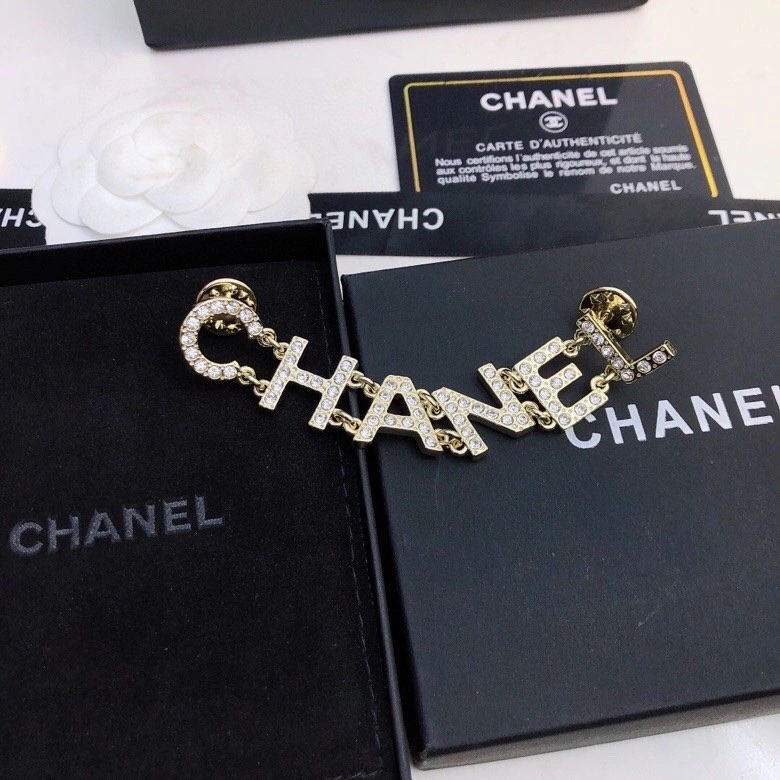 Premium Chanel Brooches 231387