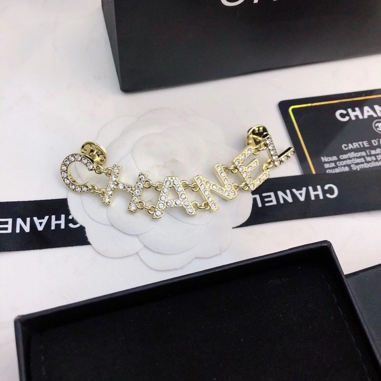 Premium Chanel Brooches 231387