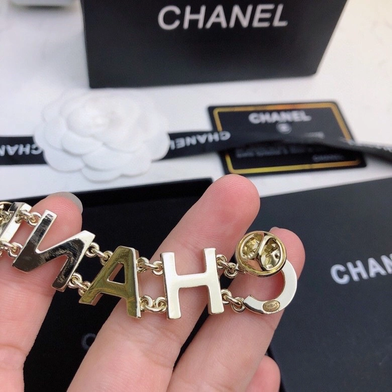 Premium Chanel Brooches 231387