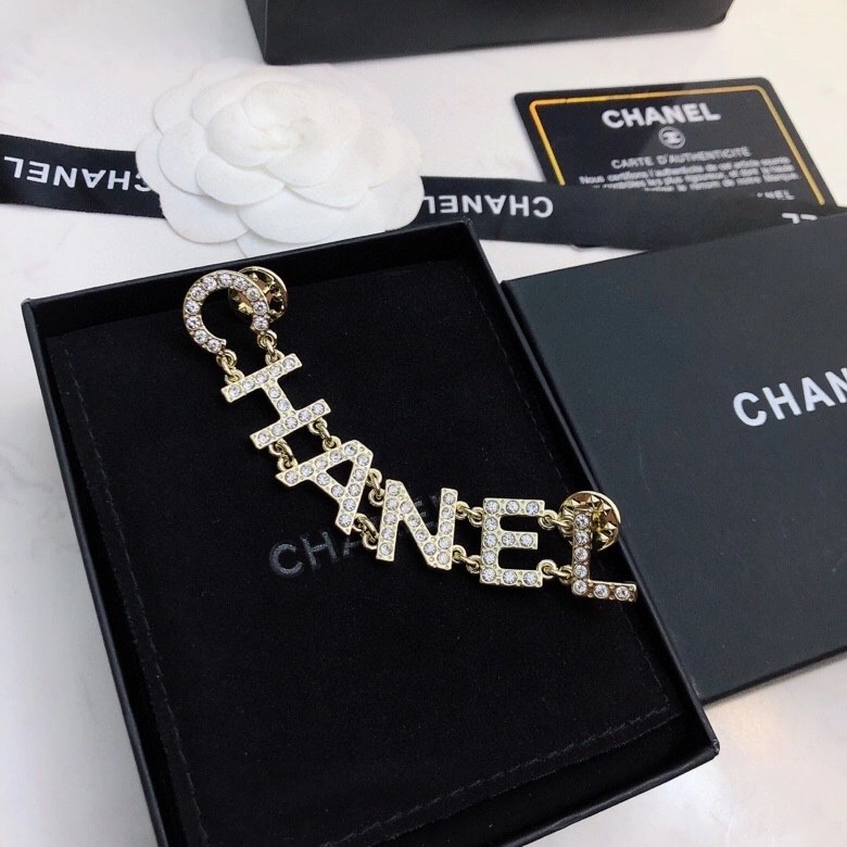 Premium Chanel Brooches 231387