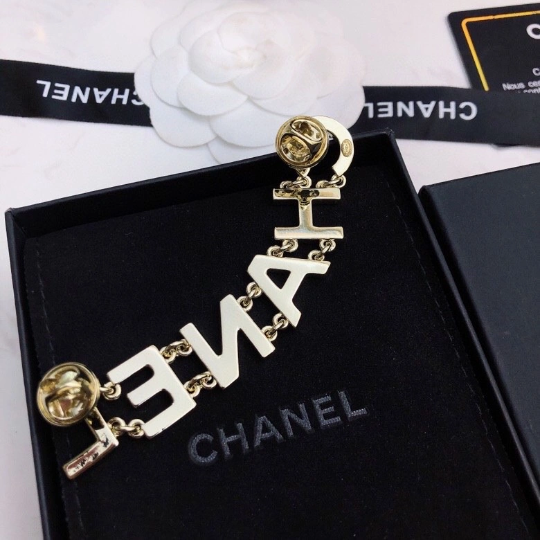 Premium Chanel Brooches 231387