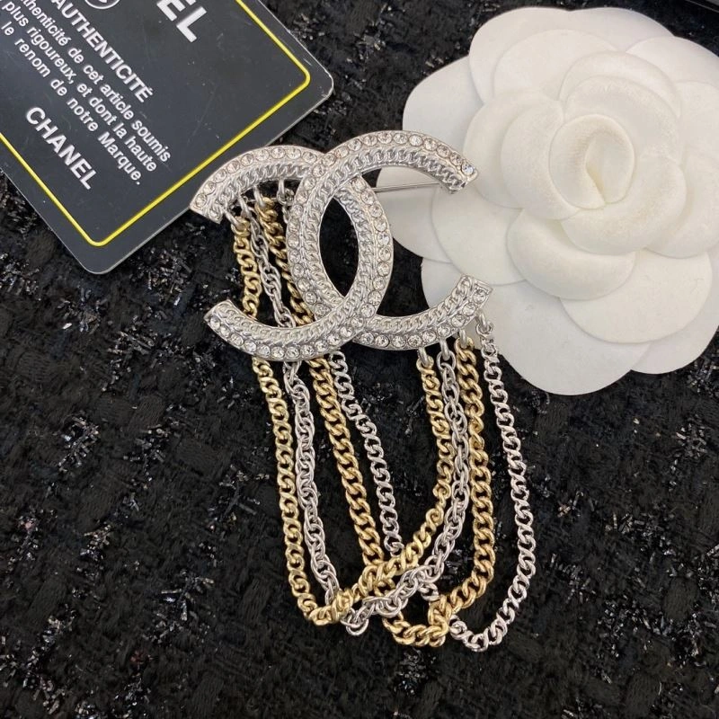 Chanel Brooches Snug 231390
