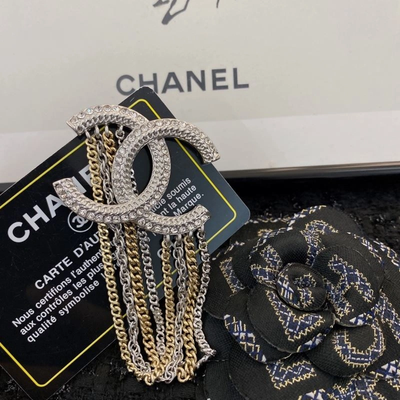 Chanel Brooches Snug 231390