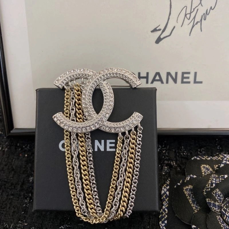 Chanel Brooches Snug 231390