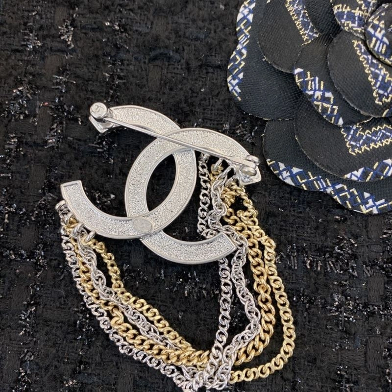 Chanel Brooches Snug 231390