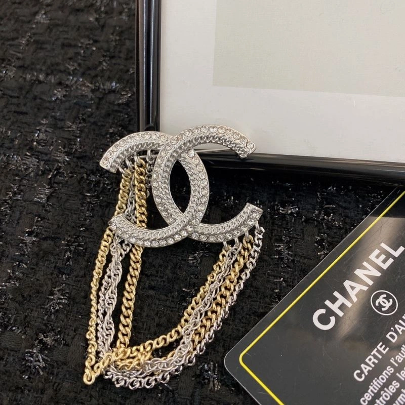 Chanel Brooches Snug 231390