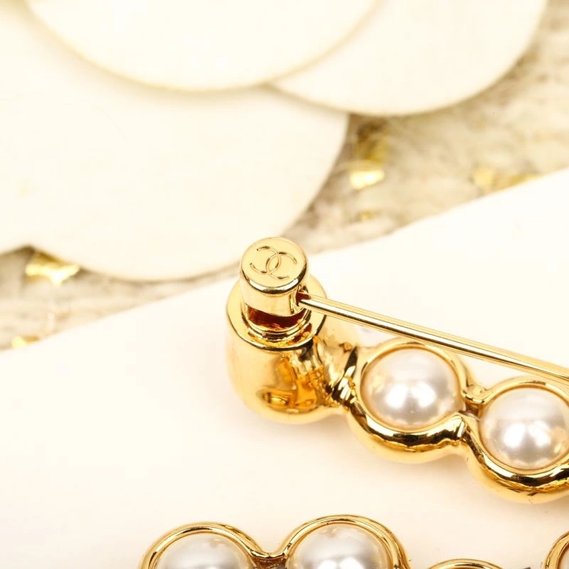 Soft Chanel Brooches 231404