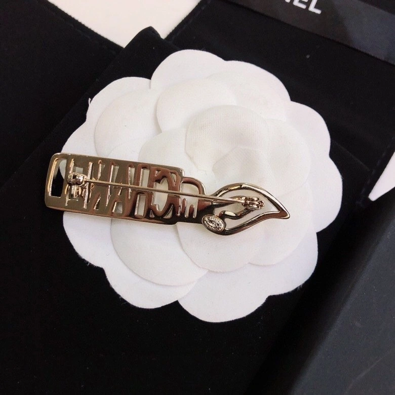 Durable Chanel Brooches 231365