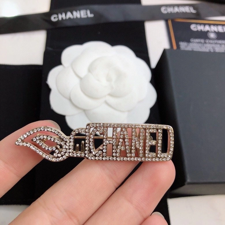 Durable Chanel Brooches 231365