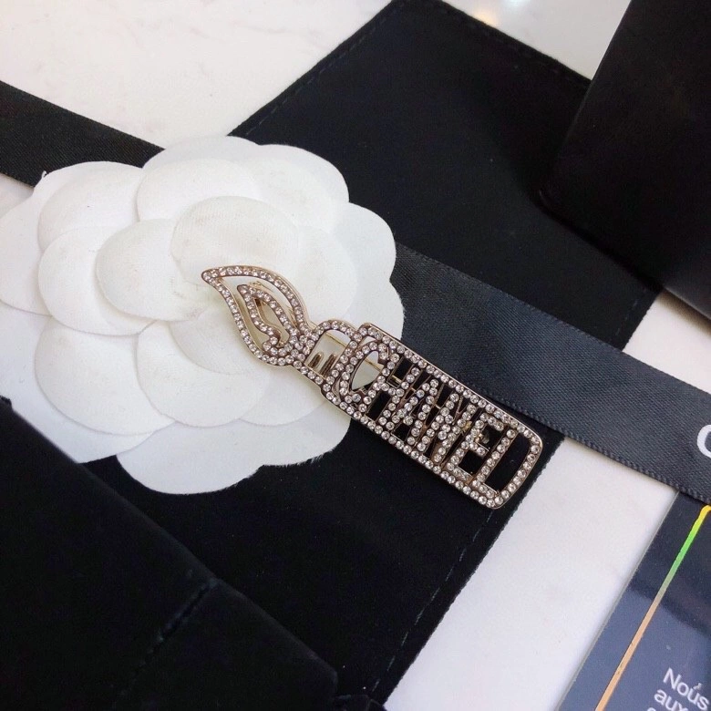Durable Chanel Brooches 231365
